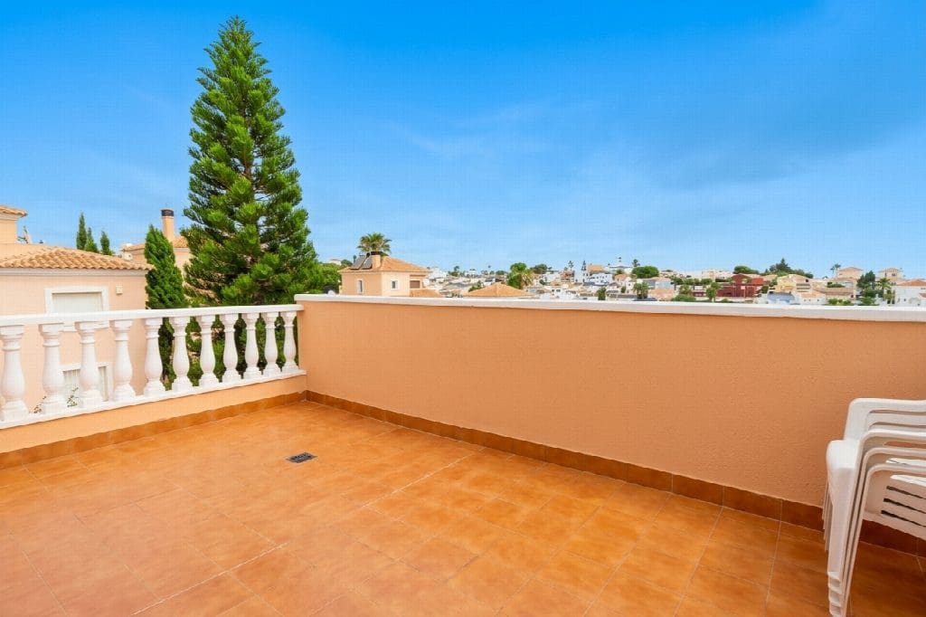 5 slaapkamer Villa te koop in San Miguel de Salinas met zwembad garage - € 385.000 (Ref: 10051234)