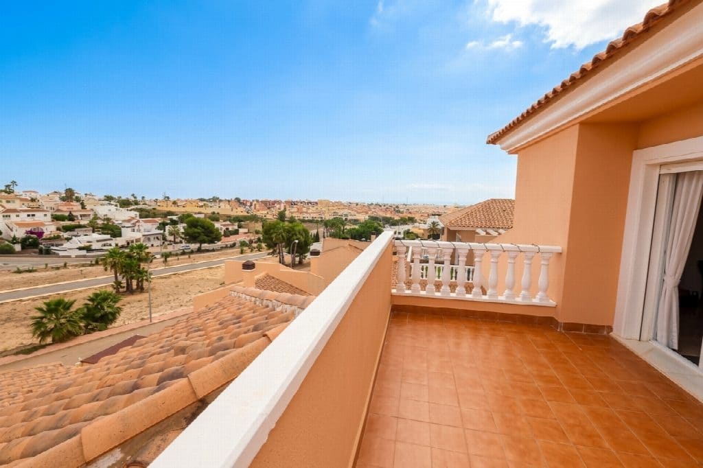 5 slaapkamer Villa te koop in San Miguel de Salinas met zwembad garage - € 385.000 (Ref: 10051234)