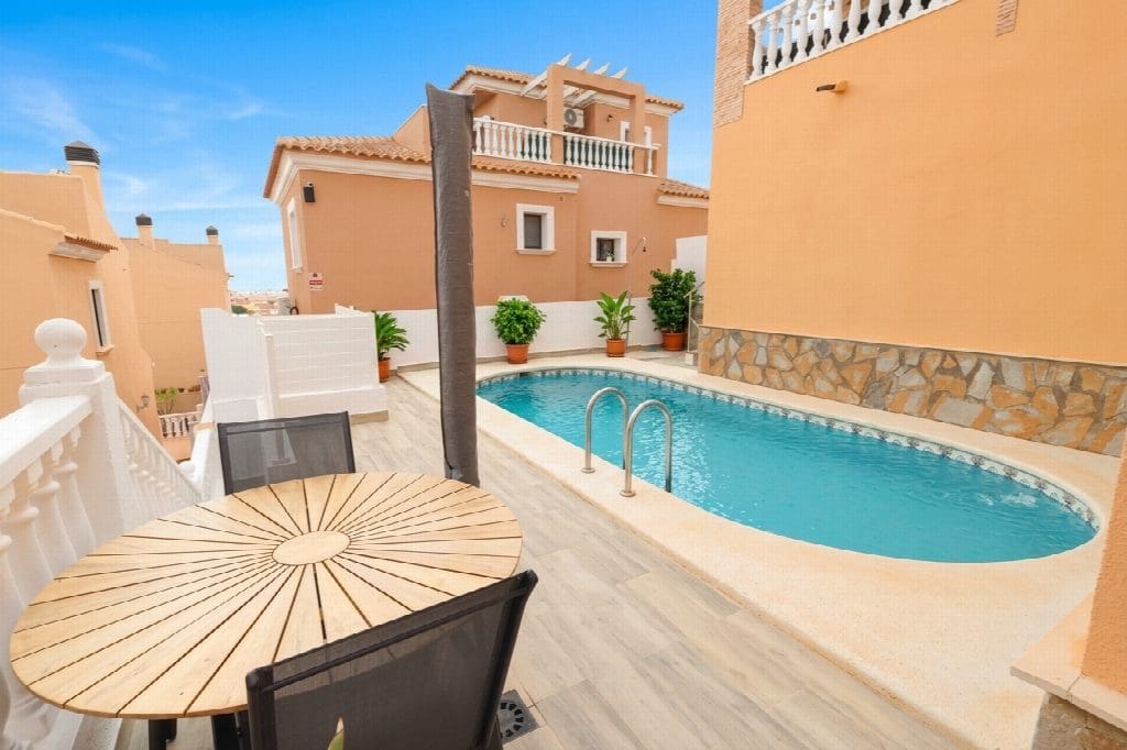 5 slaapkamer Villa te koop in San Miguel de Salinas met zwembad garage - € 385.000 (Ref: 10051234)