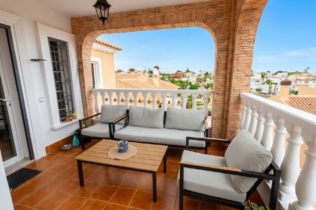 5 slaapkamer Villa te koop in San Miguel de Salinas met zwembad garage - € 385.000 (Ref: 10051234)
