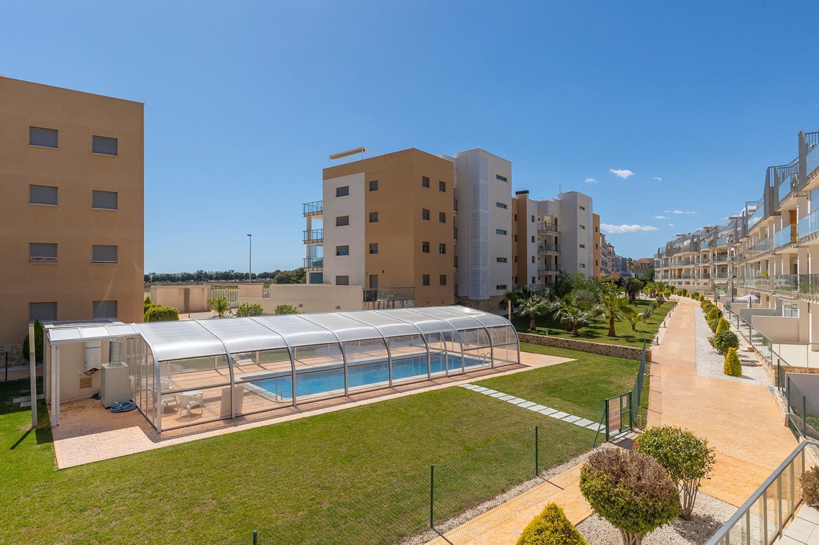 Apartamento de 2 habitaciones en Orihuela en venta con piscina garaje - 275.000 € (Ref: 10051250)