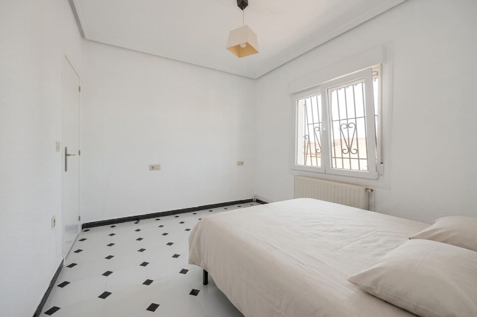3 quarto Moradia Geminada para venda em Torrevieja com piscina - 360 000 € (Ref: 10051259)