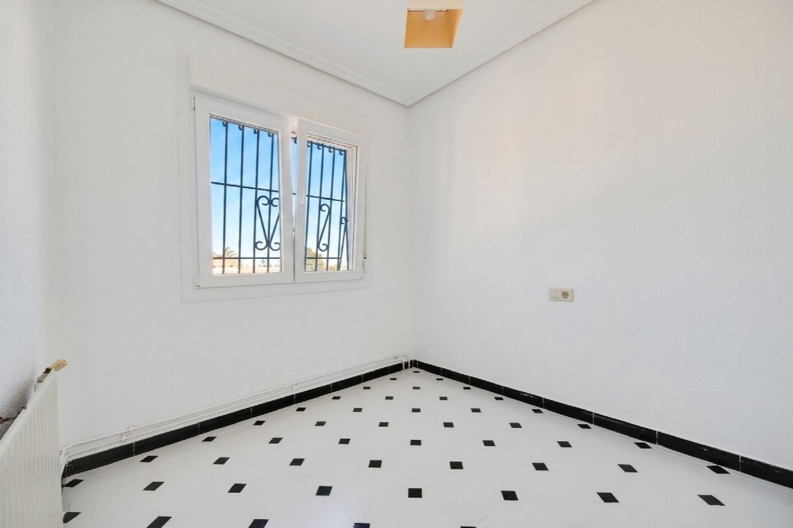 3 quarto Moradia Geminada para venda em Torrevieja com piscina - 360 000 € (Ref: 10051259)