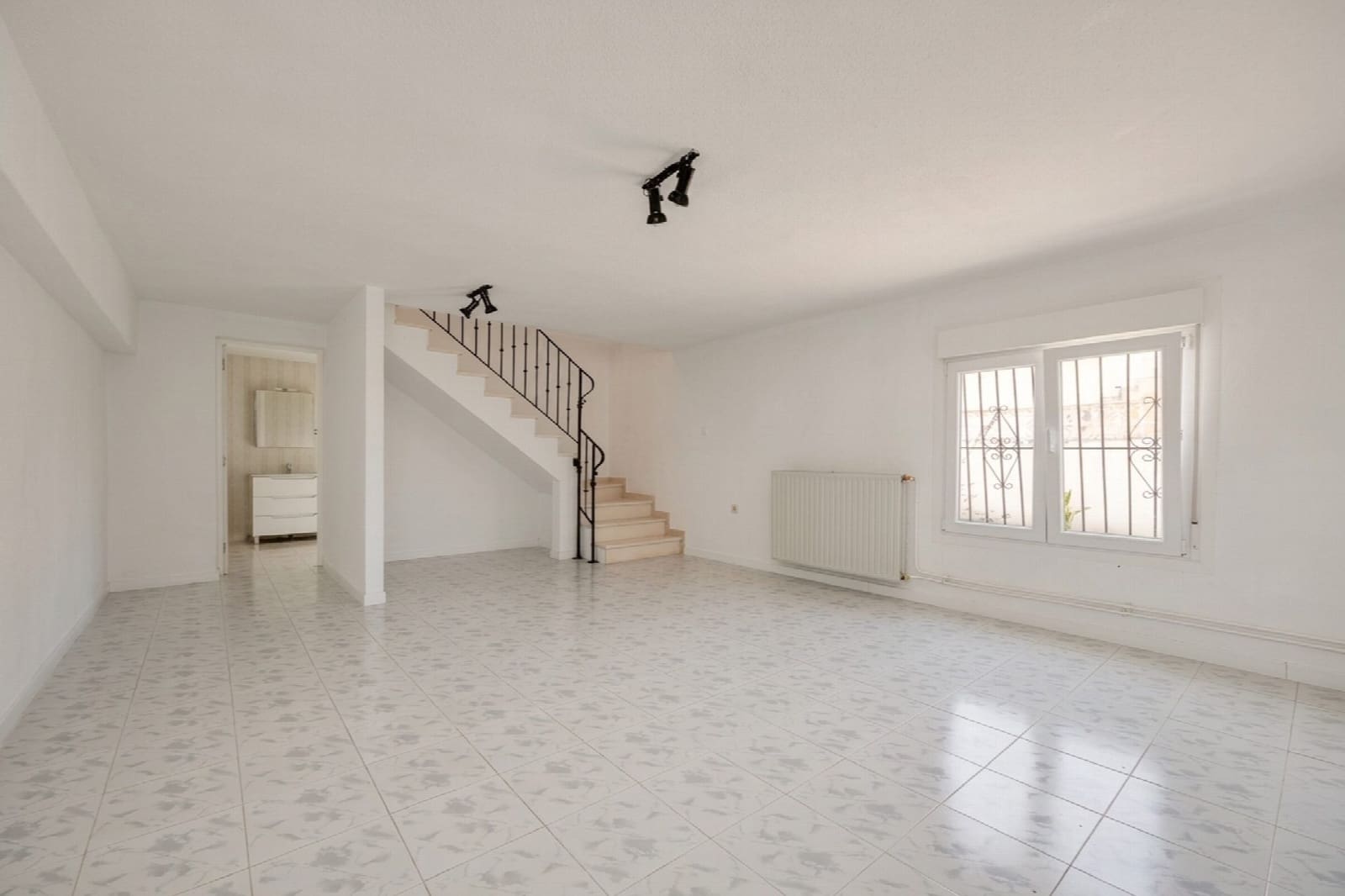 3 quarto Moradia Geminada para venda em Torrevieja com piscina - 360 000 € (Ref: 10051259)