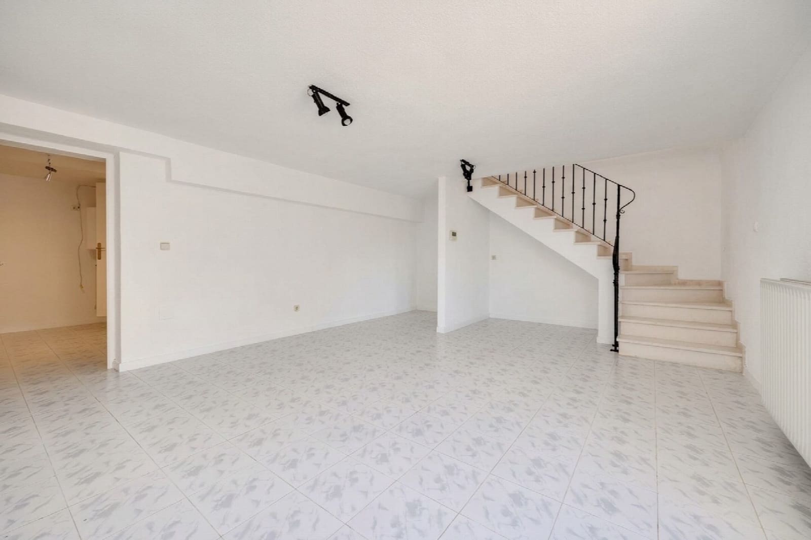3 quarto Moradia Geminada para venda em Torrevieja com piscina - 360 000 € (Ref: 10051259)