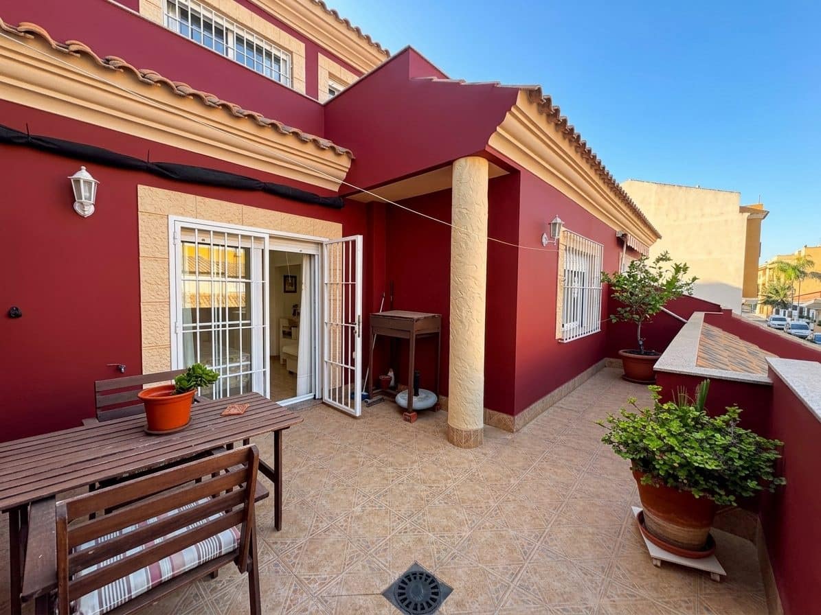 4 bedroom Semi-detached Villa for sale in Los Alcazares with garage - € 269,900 (Ref: 10051262)