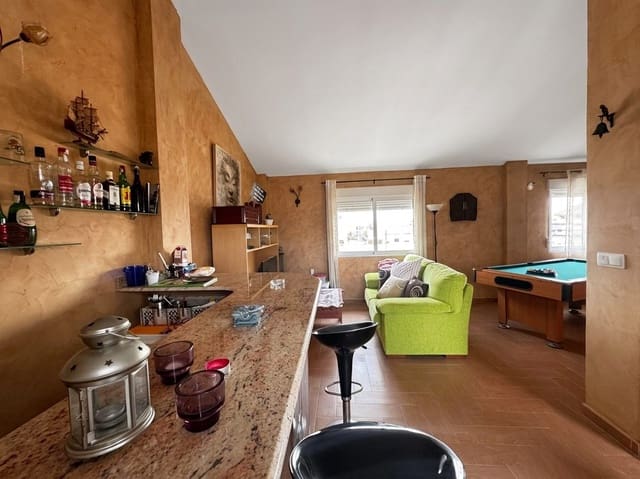 4 bedroom Semi-detached Villa for sale in Centro, Los Alcázares with garage - € 269,900 (Ref: 10051262)