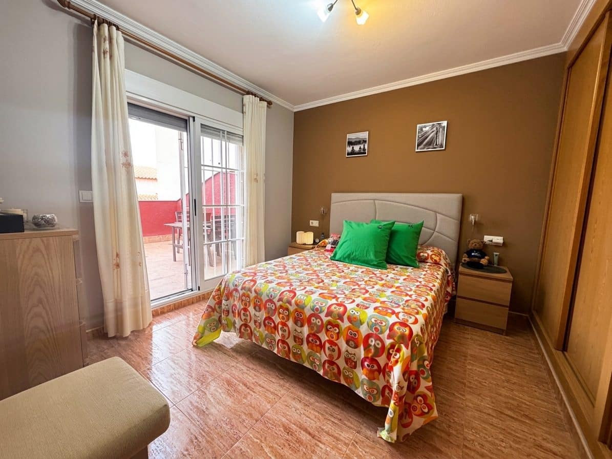 4 bedroom Semi-detached Villa for sale in Los Alcazares with garage - € 269,900 (Ref: 10051262)