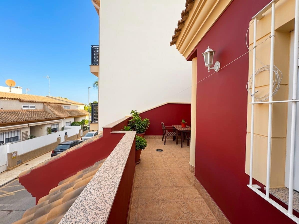 4 bedroom Semi-detached Villa for sale in Los Alcazares with garage - € 269,900 (Ref: 10051262)