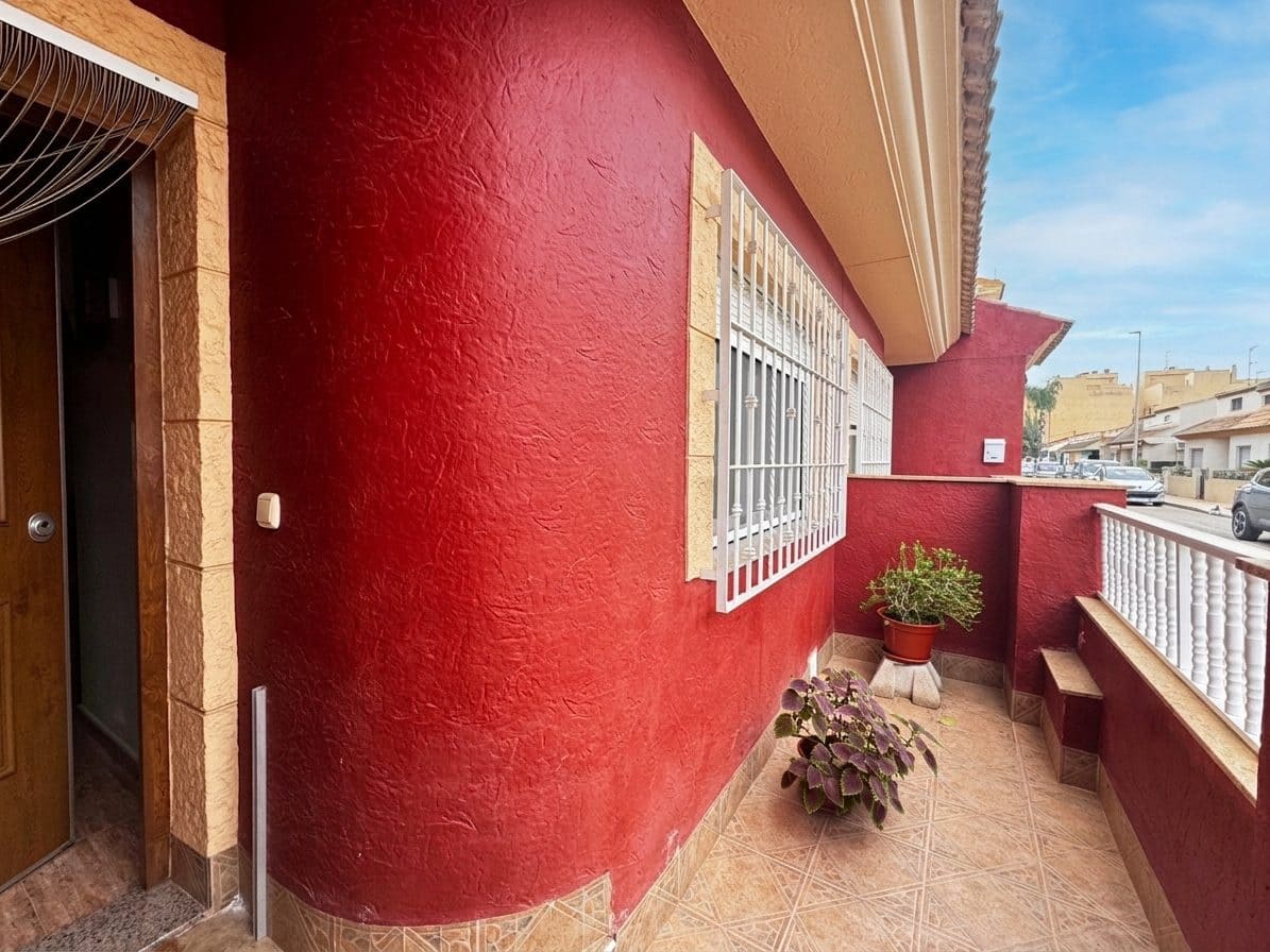 4 bedroom Semi-detached Villa for sale in Los Alcazares with garage - € 269,900 (Ref: 10051262)