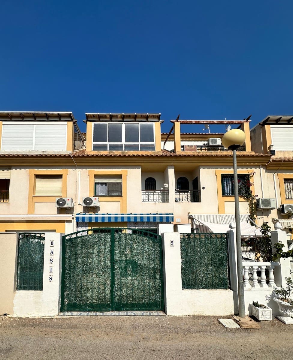 3 slaapkamer Rijtjeshuis te koop in Orihuela met zwembad - € 250.000 (Ref: 10051265)