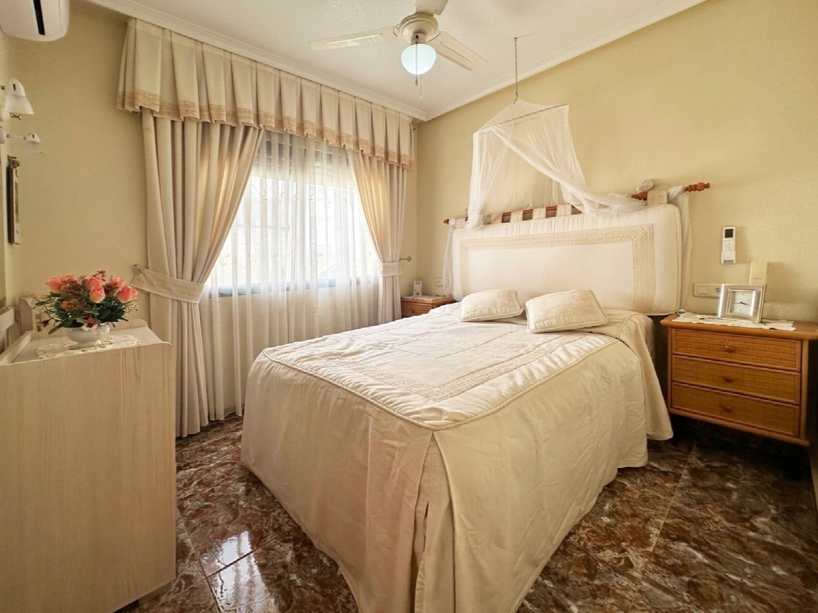 3 slaapkamer Rijtjeshuis te koop in Orihuela met zwembad - € 250.000 (Ref: 10051265)