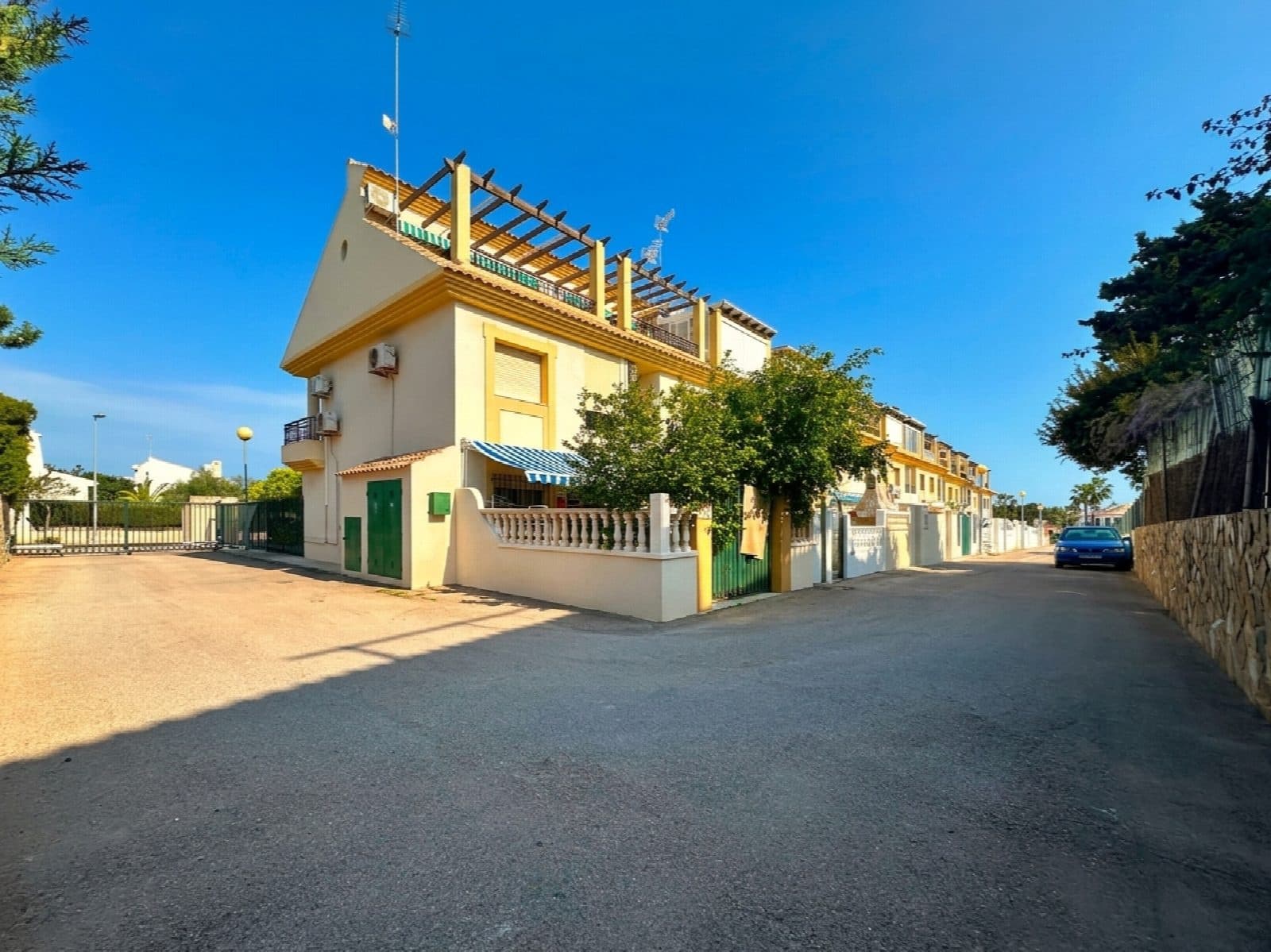 3 slaapkamer Rijtjeshuis te koop in Orihuela met zwembad - € 250.000 (Ref: 10051265)