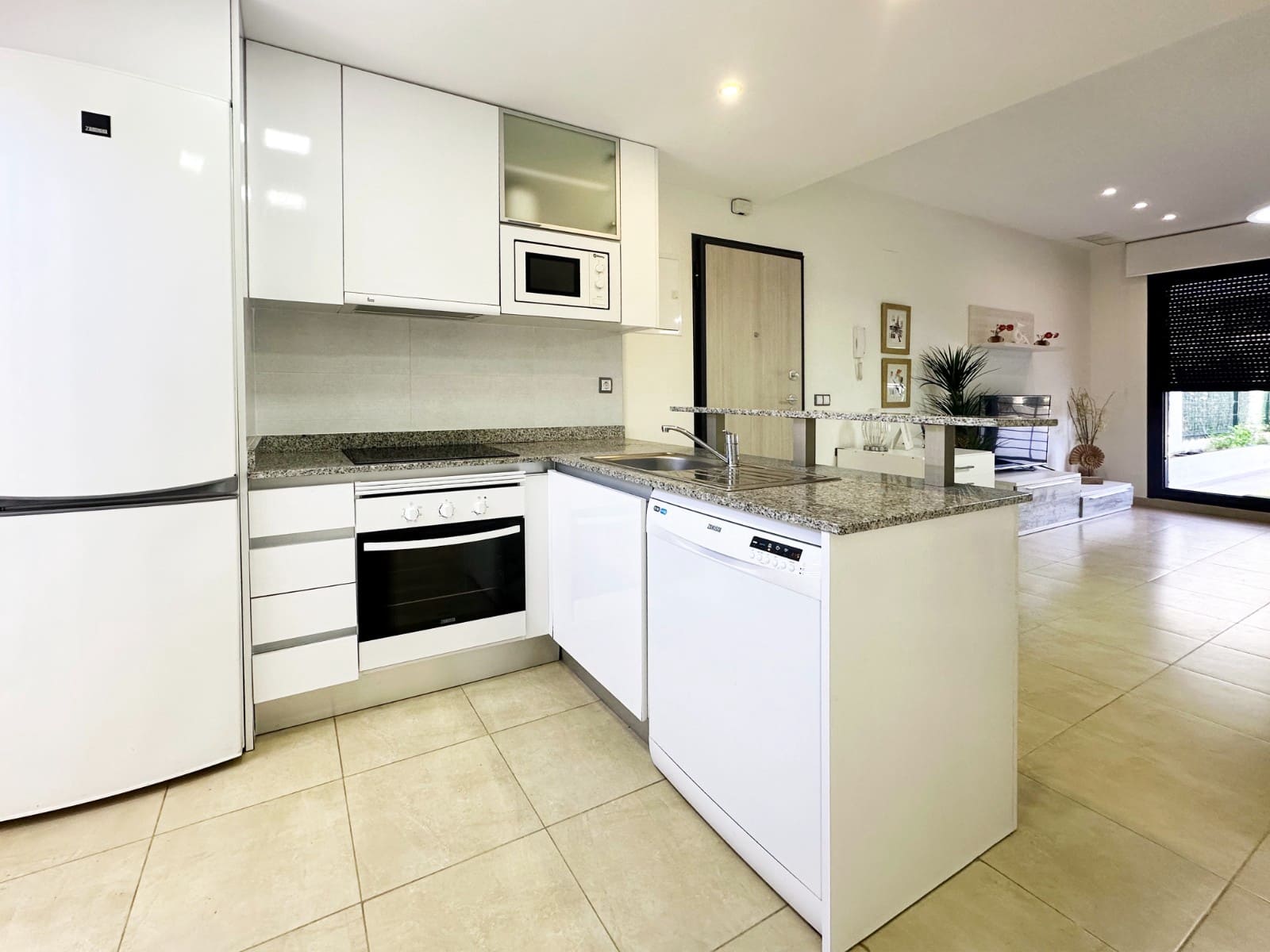 2 bedroom Beach Apartment for sale in Santa Pola with pool garage - € 280,000 (Ref: 10051269)