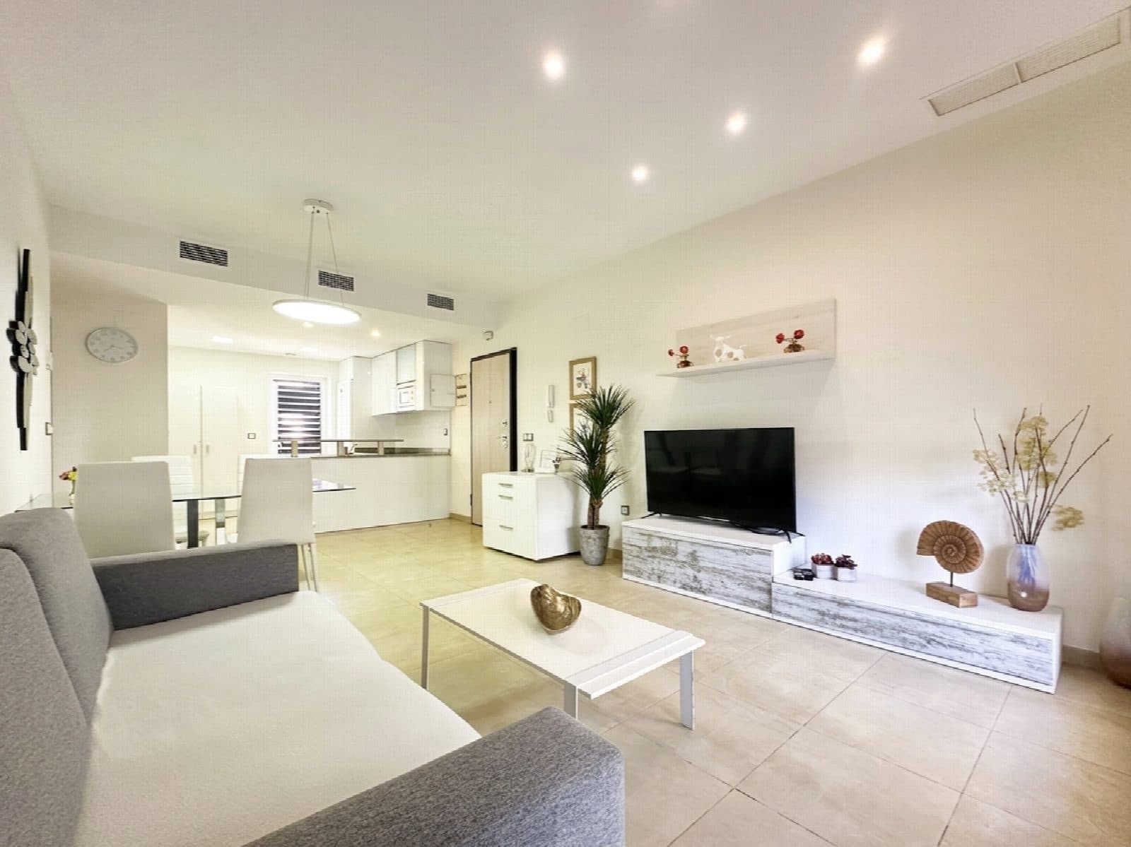 2 bedroom Beach Apartment for sale in Santa Pola with pool garage - € 280,000 (Ref: 10051269)