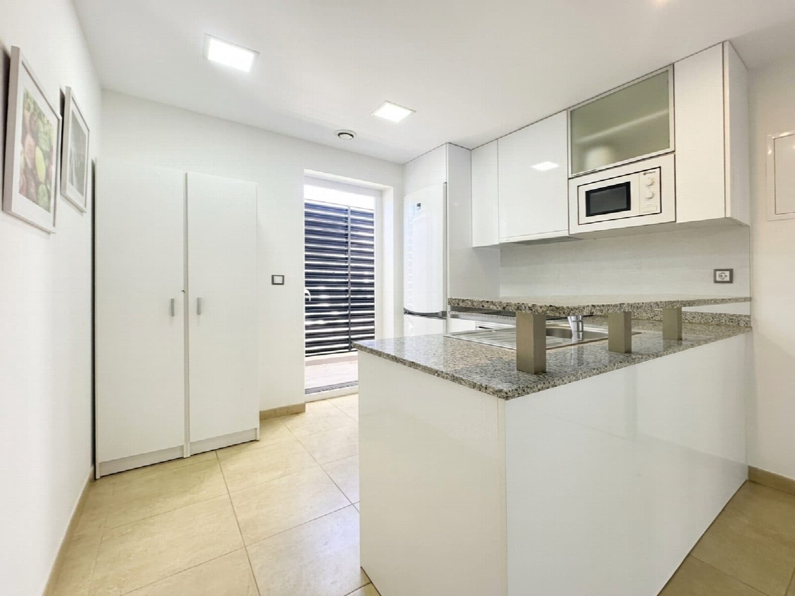 2 bedroom Beach Apartment for sale in Santa Pola with pool garage - € 280,000 (Ref: 10051269)