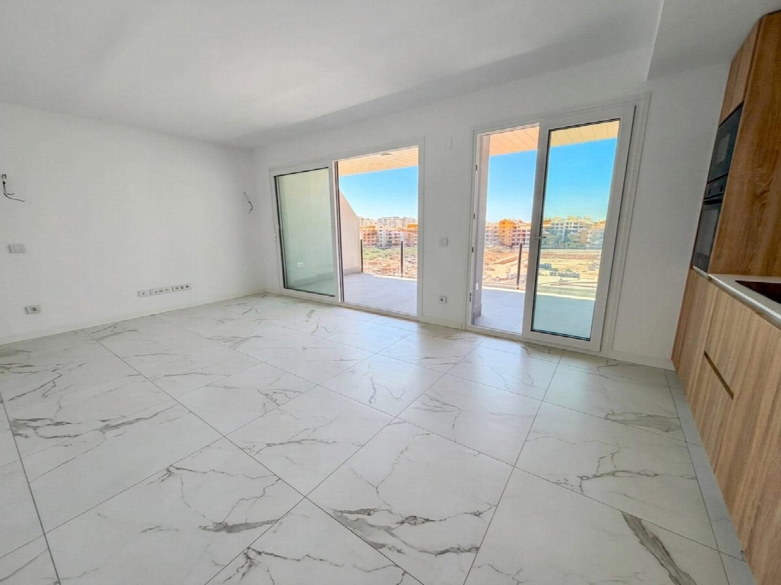 2 soveværelse Strandlejlighed til salg i Torrevieja med swimmingpool - € 358.900 (Ref: 10051271)