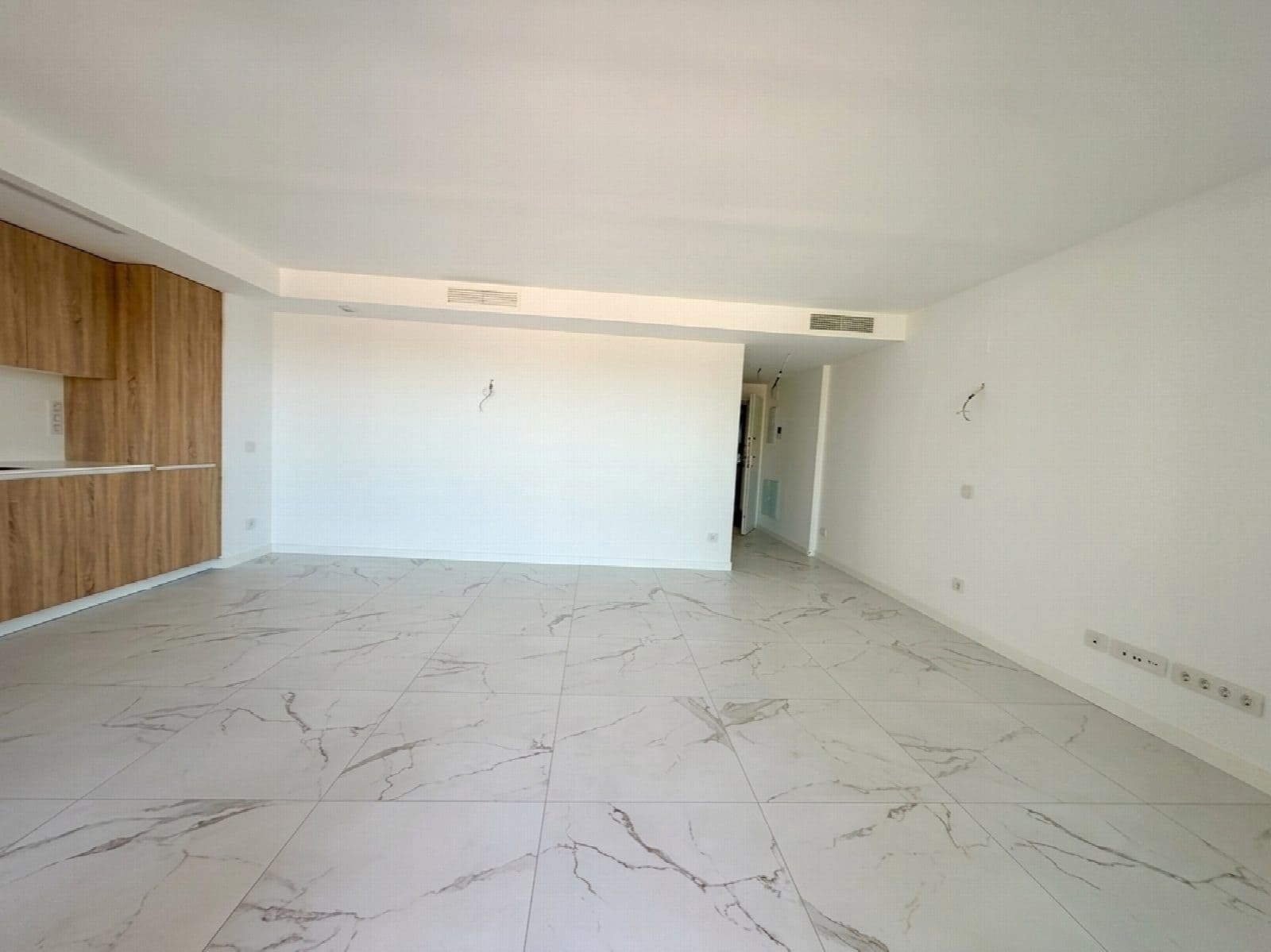 2 soveværelse Strandlejlighed til salg i Torrevieja med swimmingpool - € 358.900 (Ref: 10051271)