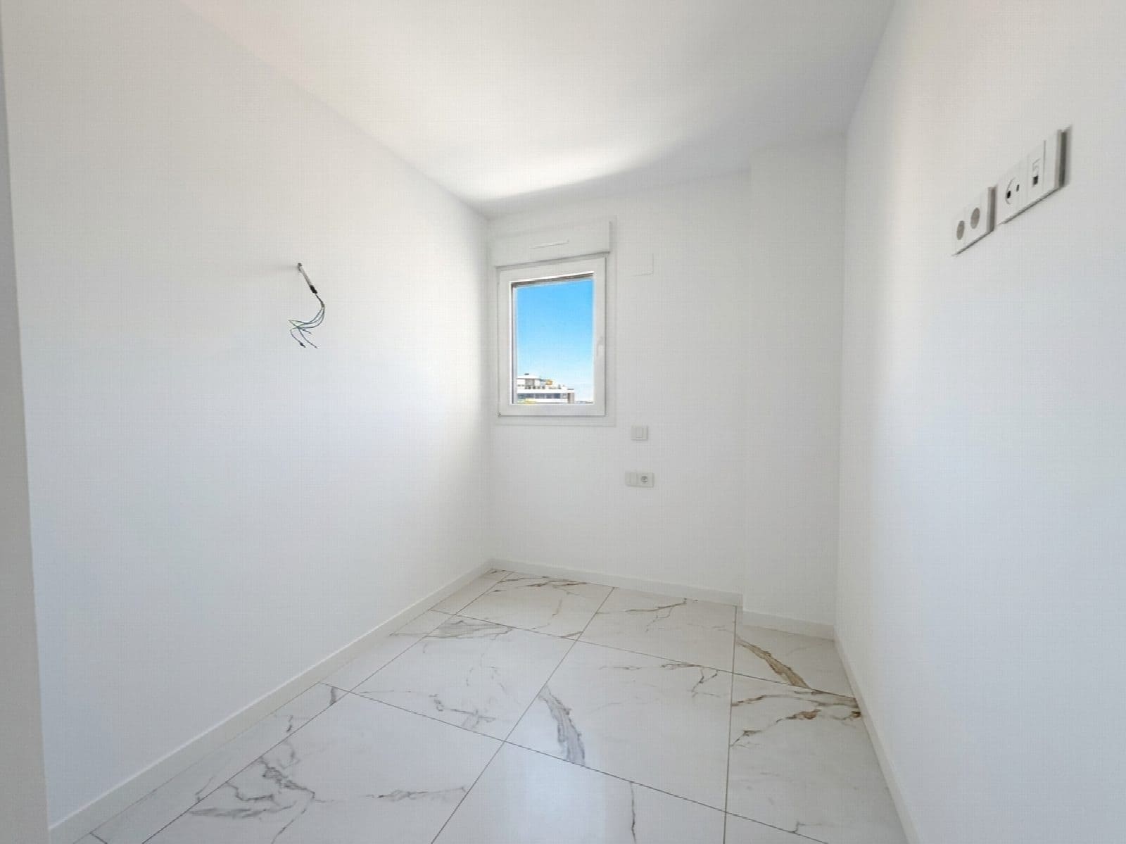 2 soveværelse Strandlejlighed til salg i Torrevieja med swimmingpool - € 358.900 (Ref: 10051271)