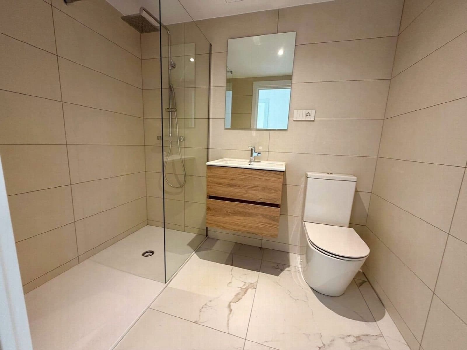 2 soveværelse Strandlejlighed til salg i Torrevieja med swimmingpool - € 358.900 (Ref: 10051271)