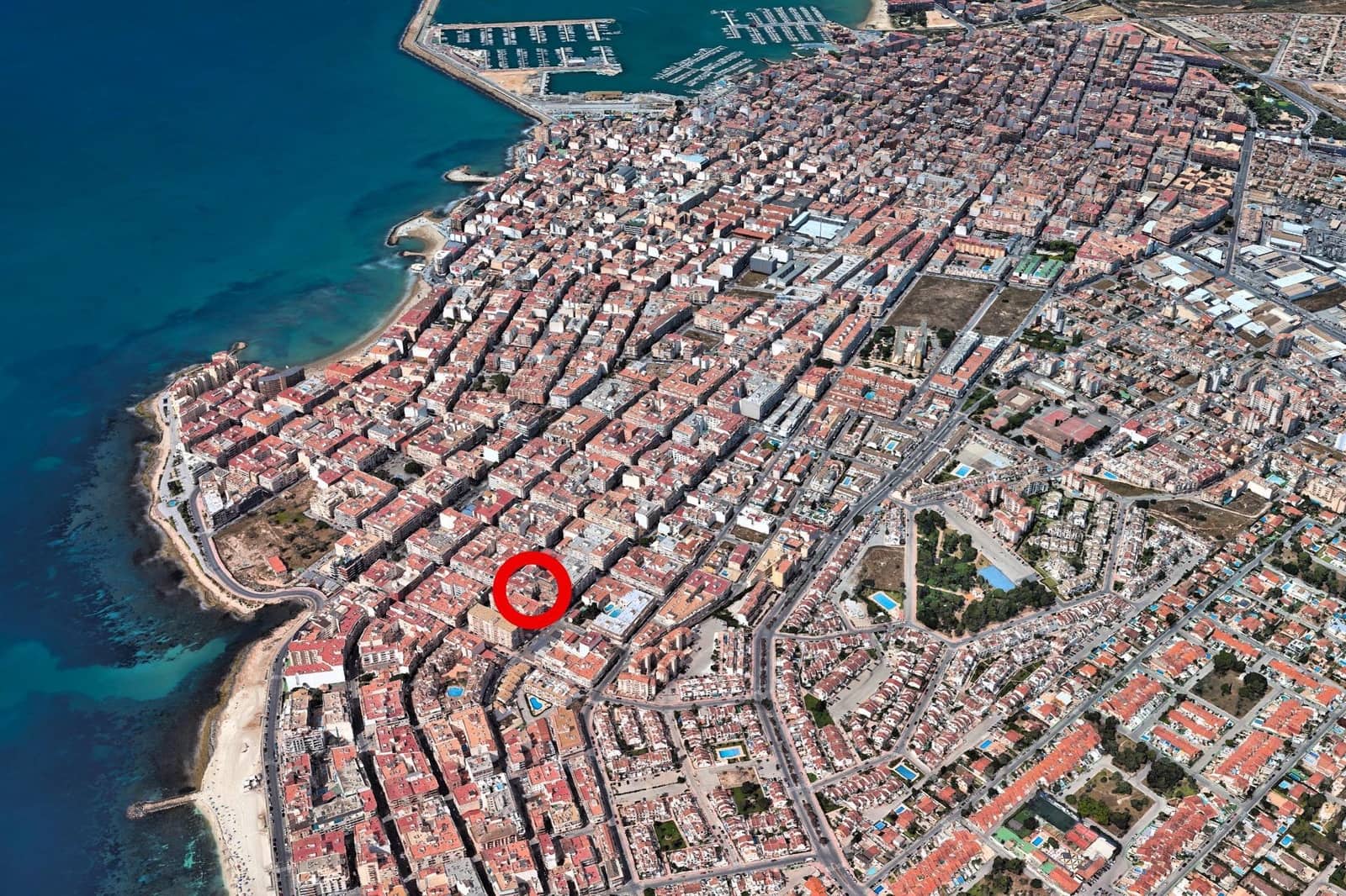 2 makuuhuone Ranta-asunto myytävänä paikassa Torrevieja - 189 000 € (Ref: 10051272)
