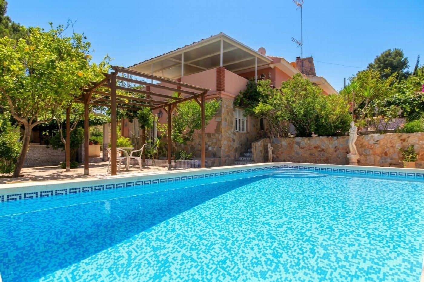 5 slaapkamer Villa te koop in Torrevieja met zwembad - € 470.000 (Ref: 10051274)