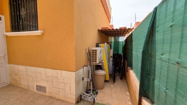 2 bedroom Villa for sale in Aguas Nuevas, Torrevieja with garage - € 322,400 (Ref: 10051277)