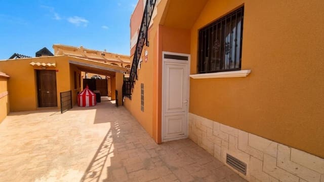 2 bedroom Villa for sale in Aguas Nuevas, Torrevieja with garage - € 322,400 (Ref: 10051277)