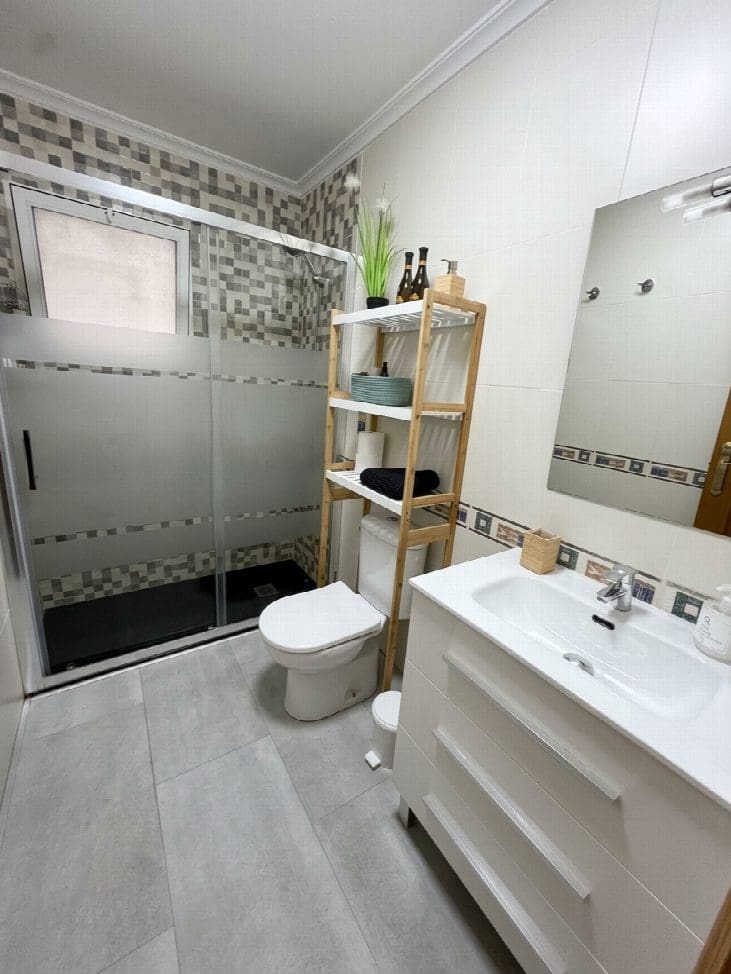 2 makuuhuone Ranta-asunto myytävänä paikassa Torrevieja mukana 
autotalli - 160 000 € (Ref: 10051289)