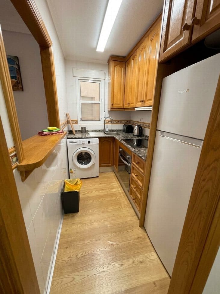 2 makuuhuone Ranta-asunto myytävänä paikassa Torrevieja mukana 
autotalli - 160 000 € (Ref: 10051289)
