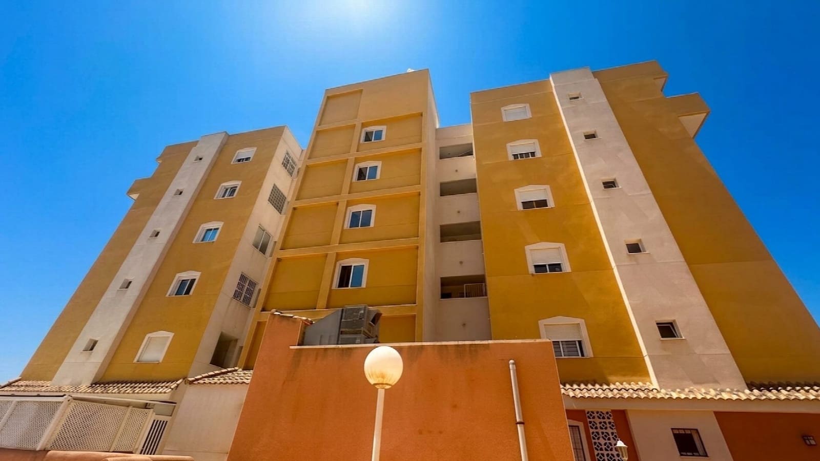 2 Zimmer Apartment zu verkaufen in Guardamar del Segura mit Pool Garage - 215.000 € (Ref: 10051290)