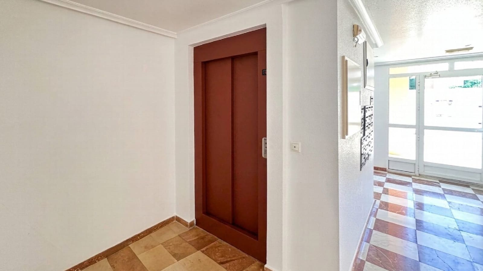 2 Zimmer Apartment zu verkaufen in Guardamar del Segura mit Pool Garage - 215.000 € (Ref: 10051290)