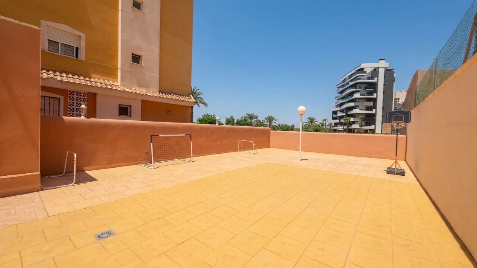 2 Zimmer Apartment zu verkaufen in Guardamar del Segura mit Pool Garage - 215.000 € (Ref: 10051290)
