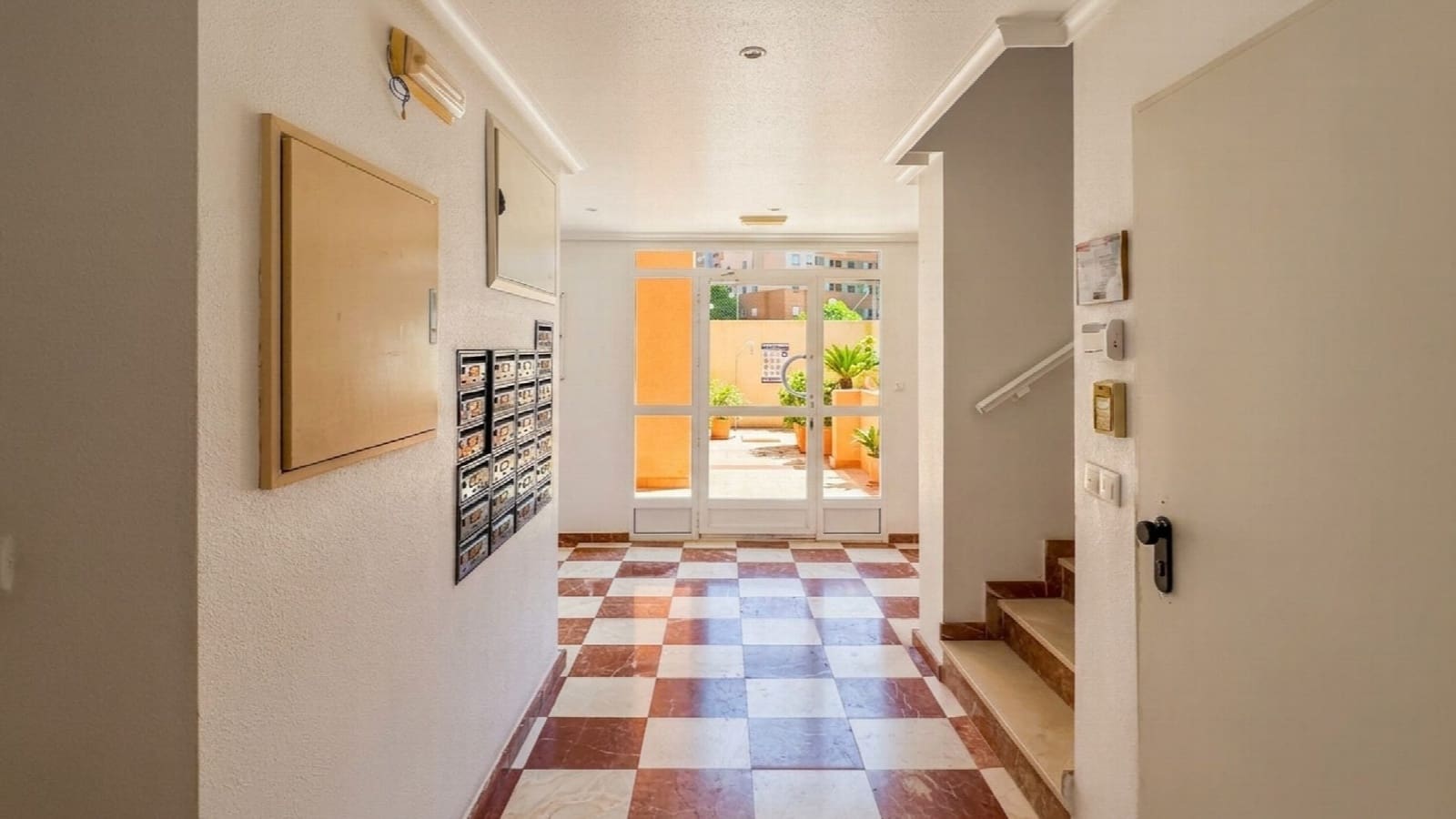 2 Zimmer Apartment zu verkaufen in Guardamar del Segura mit Pool Garage - 215.000 € (Ref: 10051290)