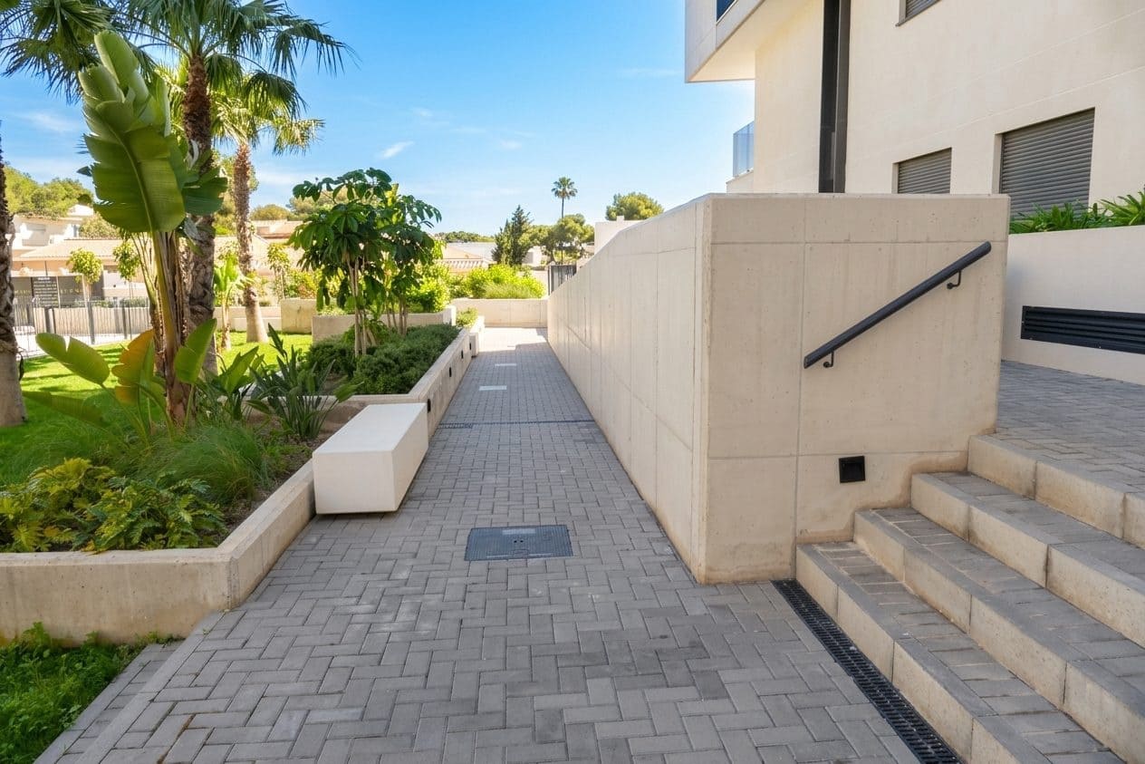 2 bedroom Beach Apartment for sale in Orihuela with pool garage - € 355,000 (Ref: 10051295)