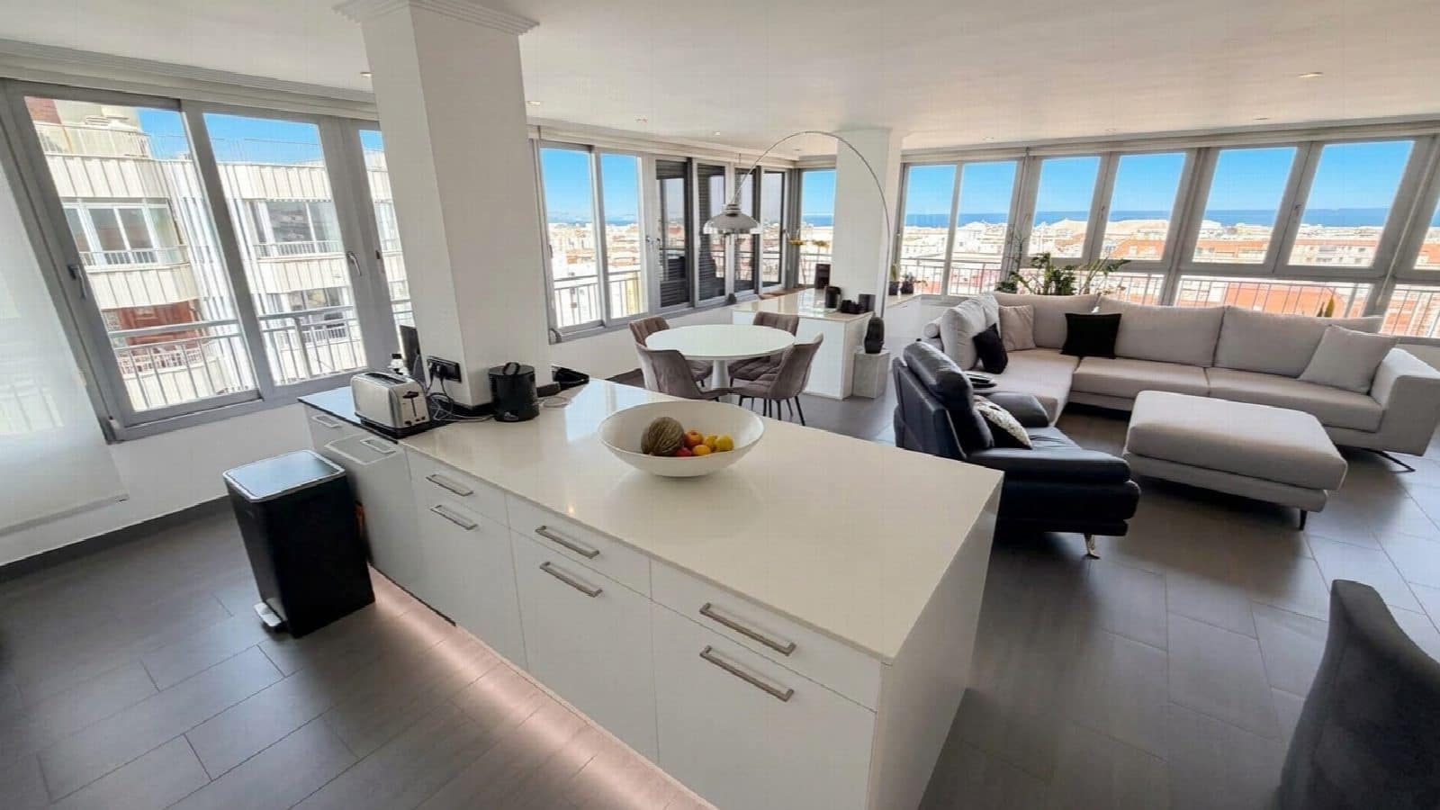 2 quarto Penthouse para venda em Torrevieja com piscina - 369 900 € (Ref: 10051296)