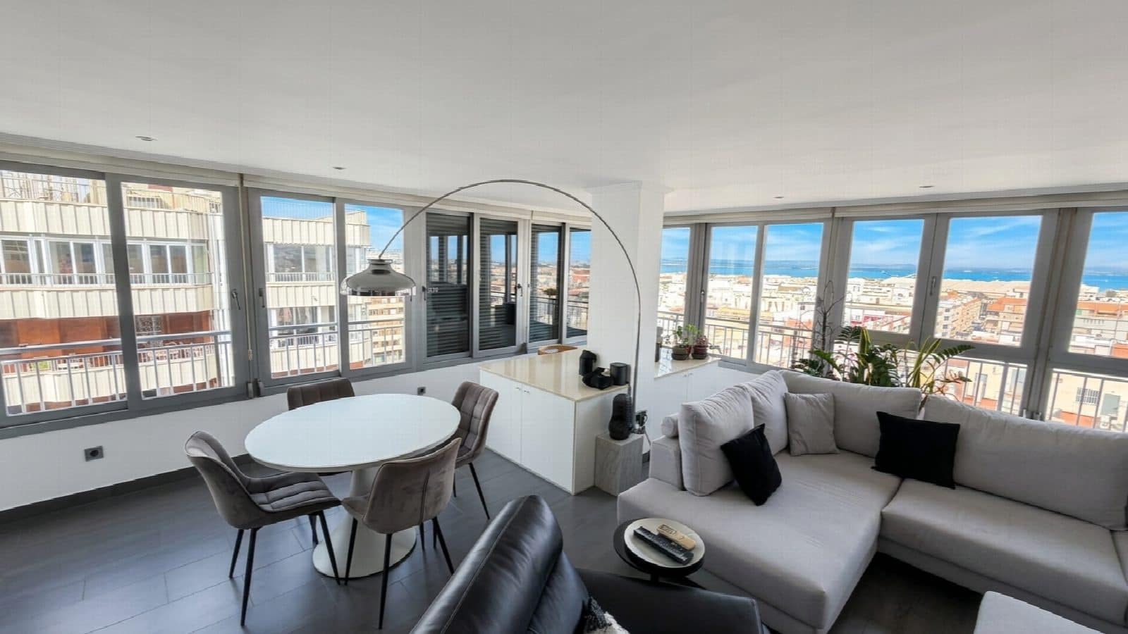 2 quarto Penthouse para venda em Torrevieja com piscina - 369 900 € (Ref: 10051296)