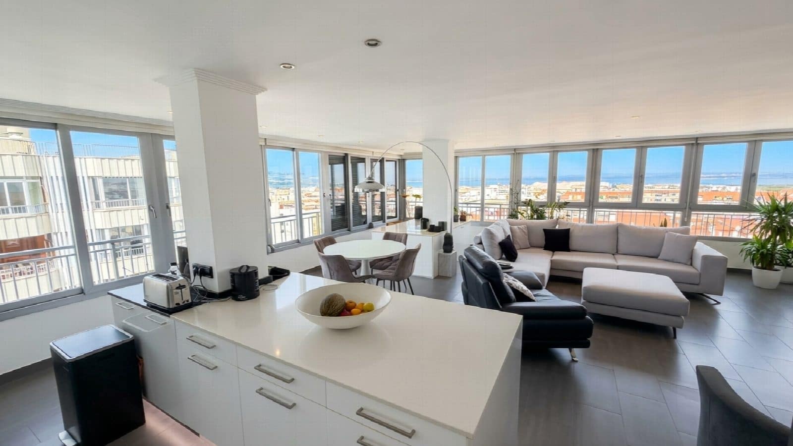 2 quarto Penthouse para venda em Torrevieja com piscina - 369 900 € (Ref: 10051296)
