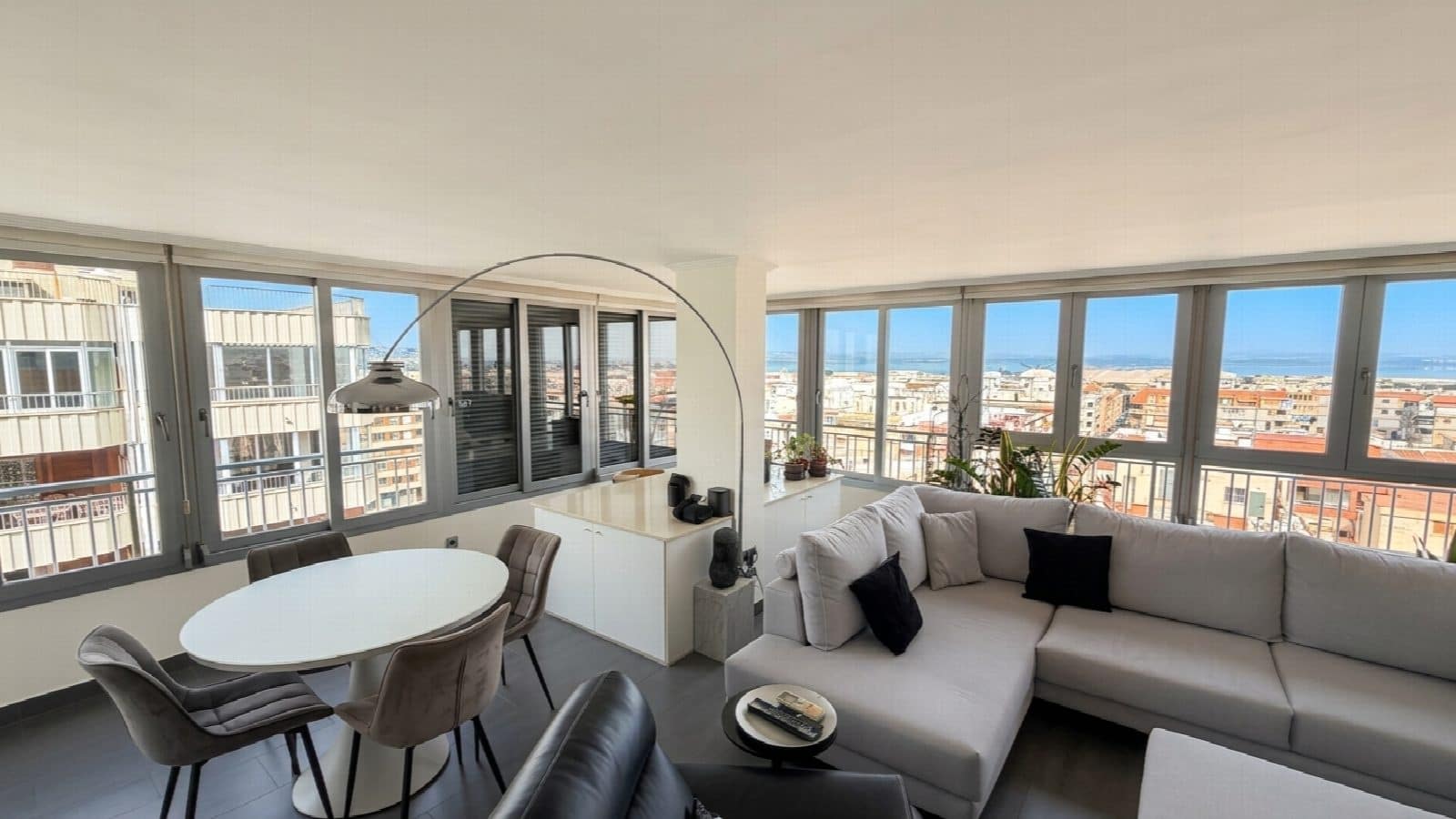 2 quarto Penthouse para venda em Torrevieja com piscina - 369 900 € (Ref: 10051296)