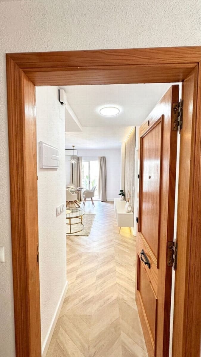 Apartamento de 2 habitaciones en Torrevieja en venta con piscina - 164.900 € (Ref: 10051309)