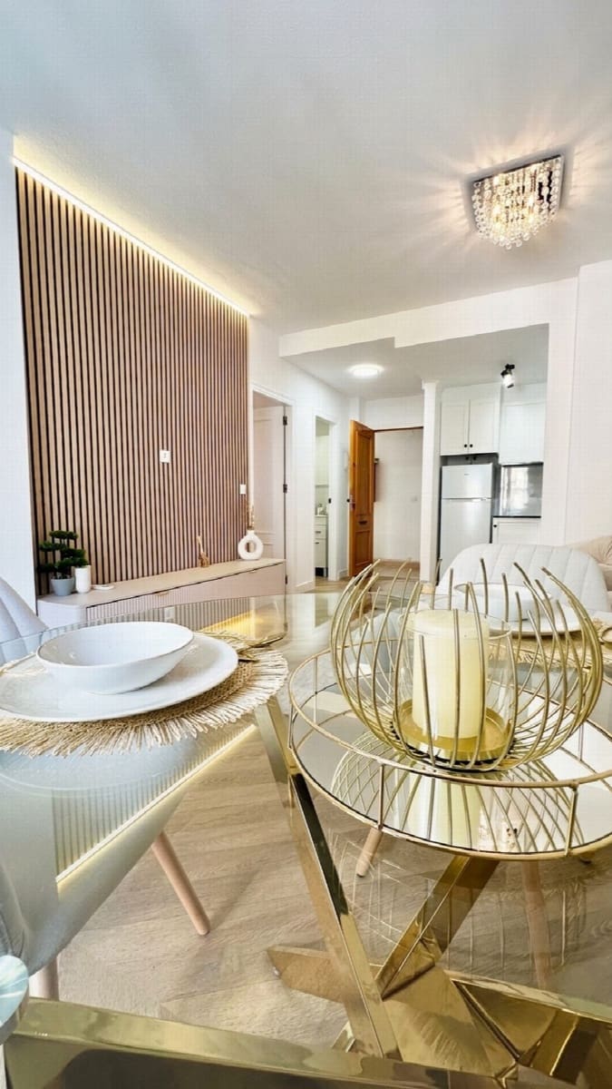 Apartamento de 2 habitaciones en Torrevieja en venta con piscina - 164.900 € (Ref: 10051309)