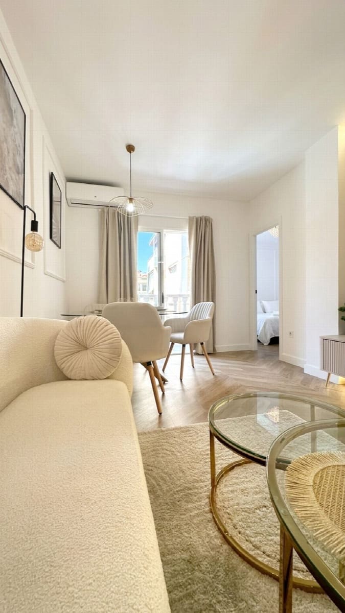 Apartamento de 2 habitaciones en Torrevieja en venta con piscina - 164.900 € (Ref: 10051309)