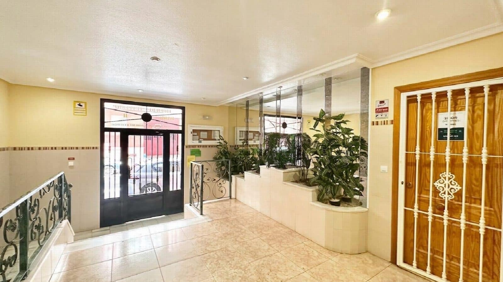 Apartamento de 2 habitaciones en Torrevieja en venta con piscina - 164.900 € (Ref: 10051309)