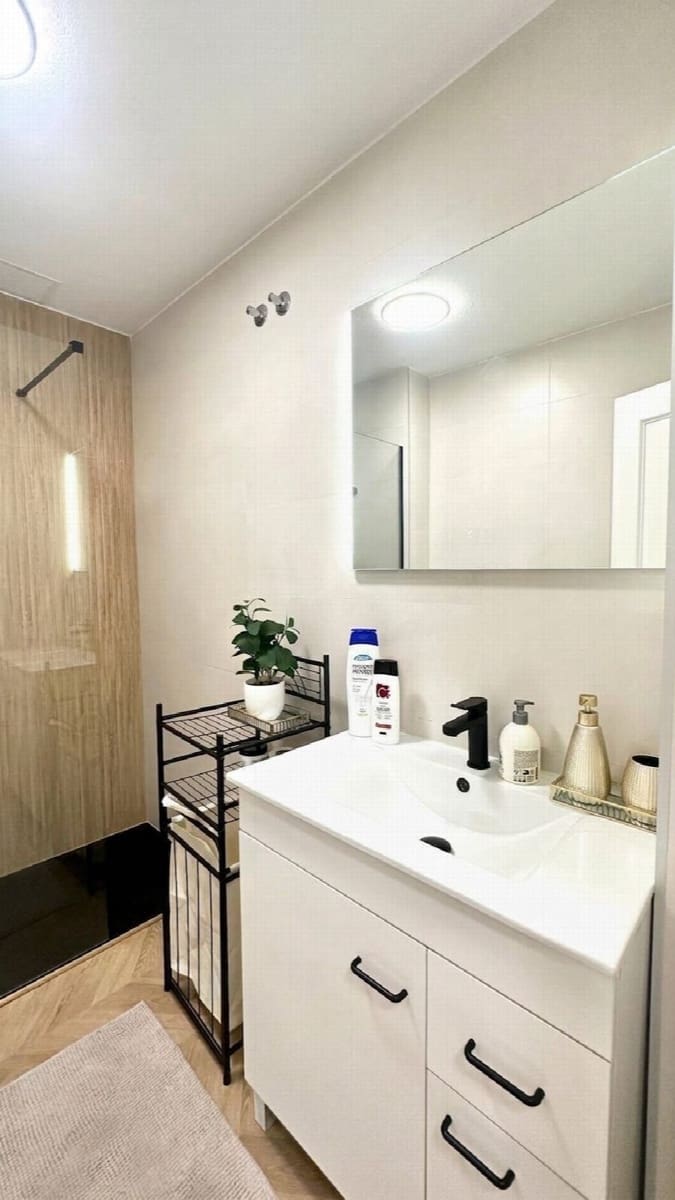 Apartamento de 2 habitaciones en Torrevieja en venta con piscina - 164.900 € (Ref: 10051309)
