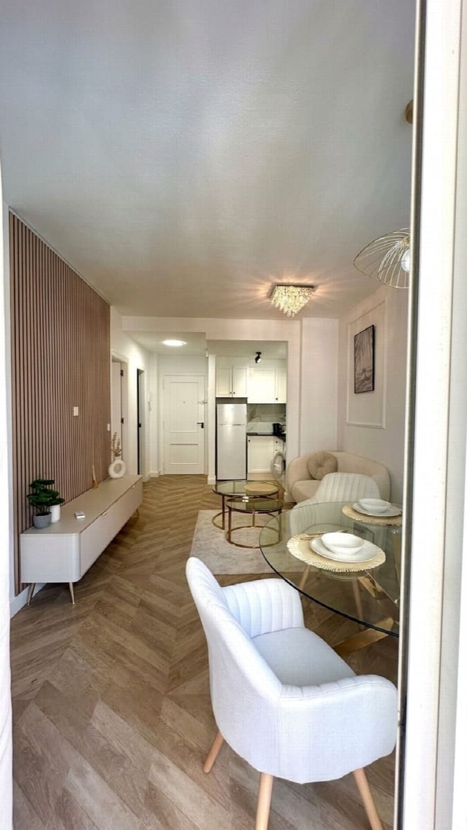 Apartamento de 2 habitaciones en Torrevieja en venta con piscina - 164.900 € (Ref: 10051309)