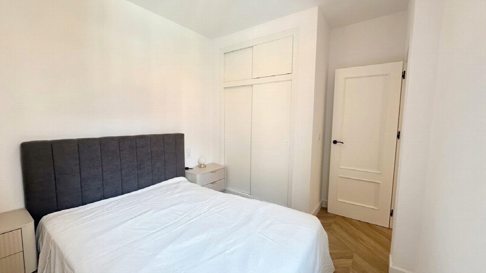 Apartamento de 2 habitaciones en Torrevieja en venta con piscina - 164.900 € (Ref: 10051309)