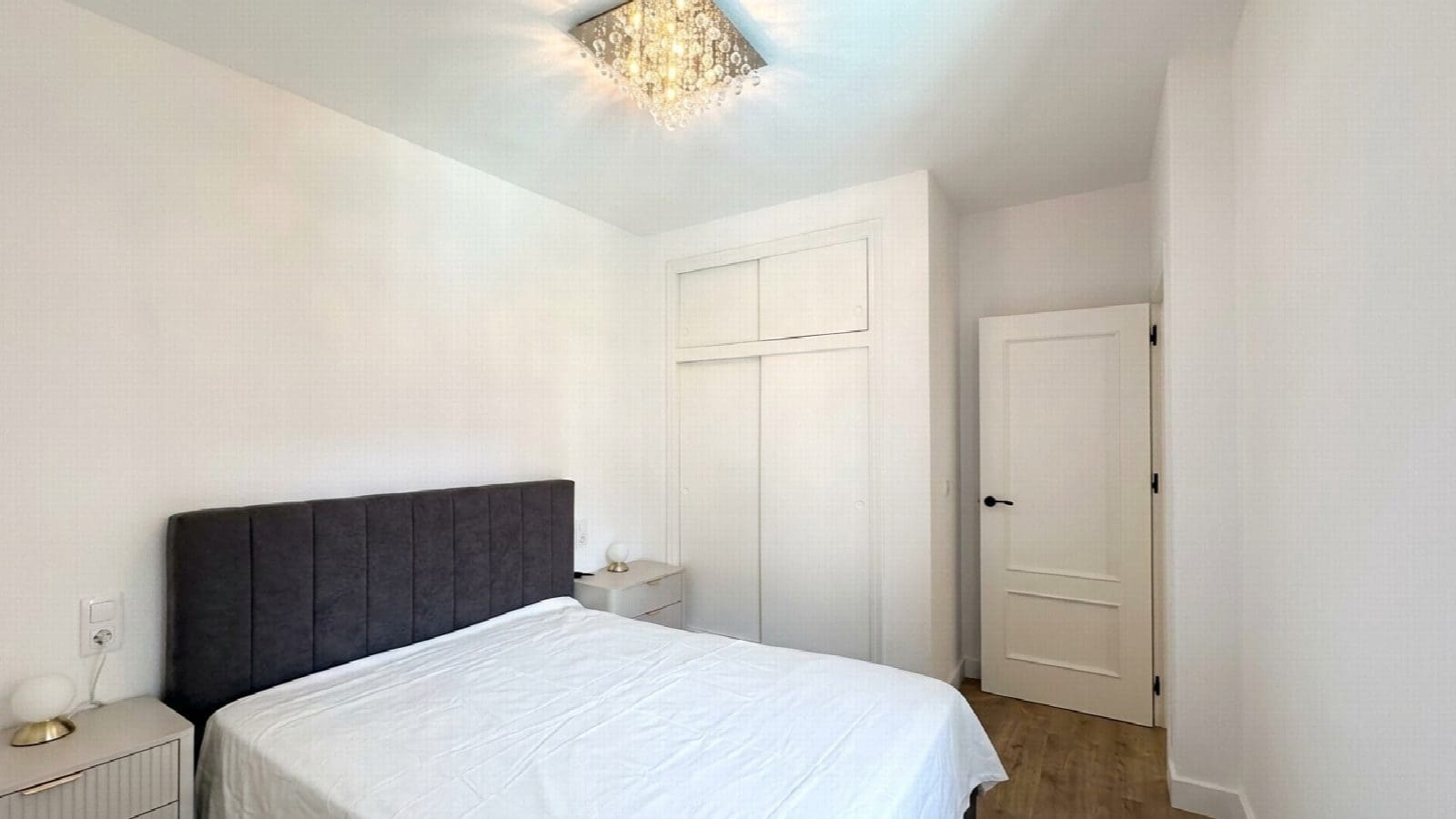 Apartamento de 2 habitaciones en Torrevieja en venta con piscina - 164.900 € (Ref: 10051309)