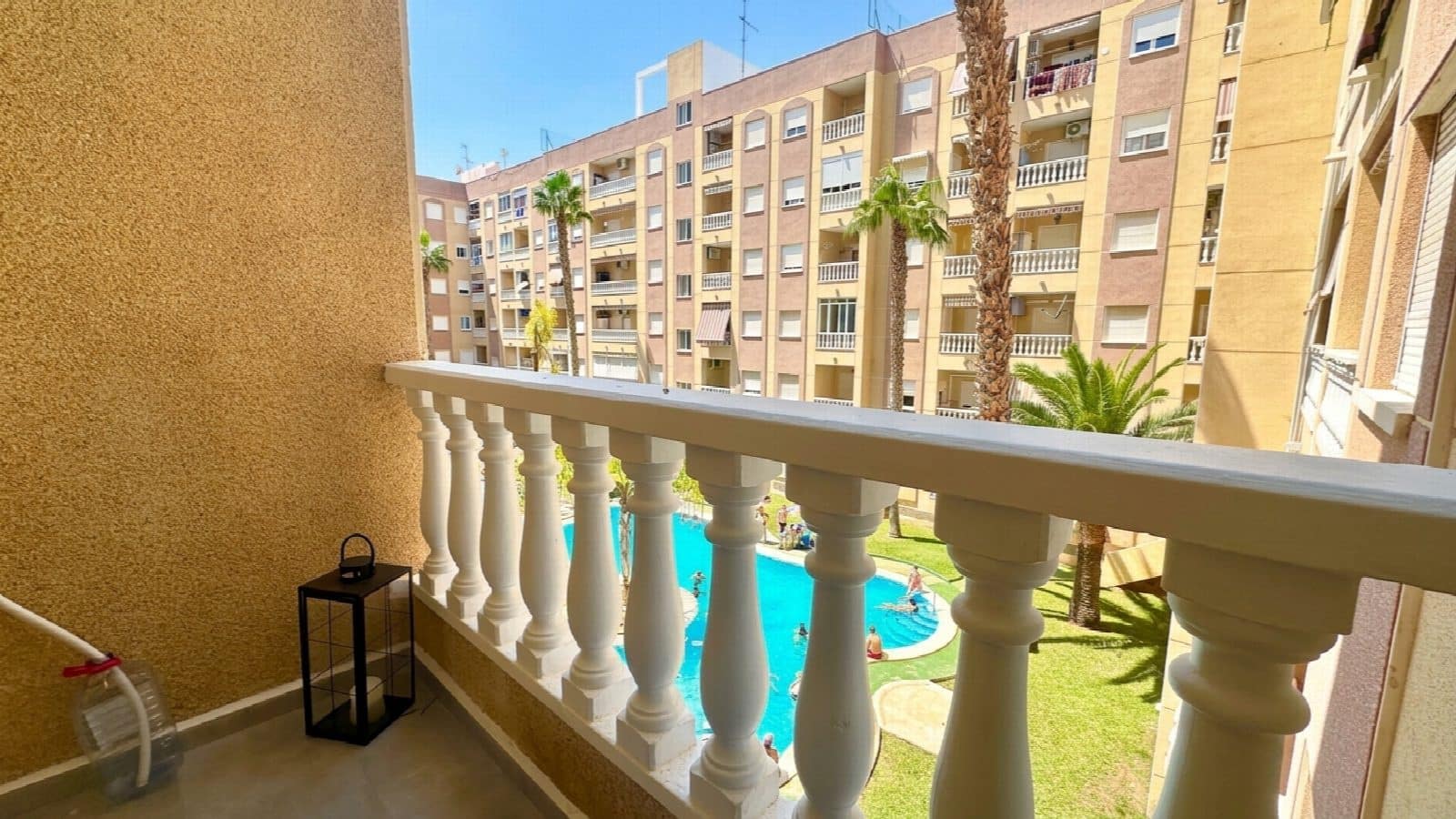 Apartamento de 2 habitaciones en Torrevieja en venta con piscina - 164.900 € (Ref: 10051309)