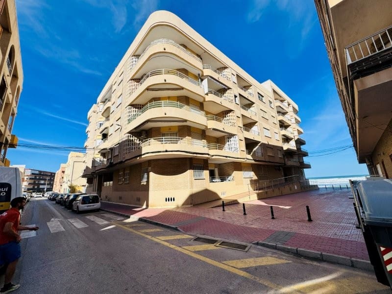 3 quarto Apartamento de Praia para venda em Torrevieja - 310 000 € (Ref: 10051312)