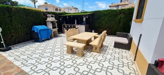 Chalet de 4 habitaciones en La Zenia, Orihuela en venta con piscina garaje - 389.995 € (Ref: 10063543)